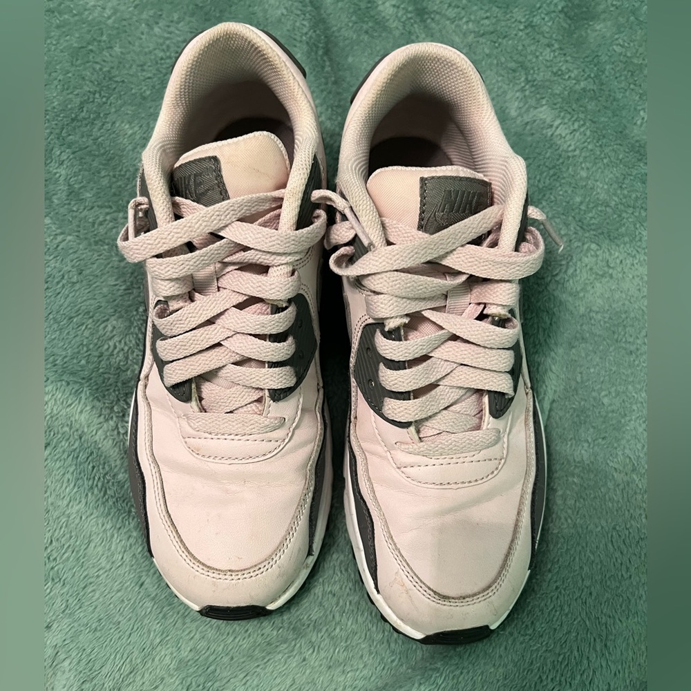 Nike air max 90’s size 6Y